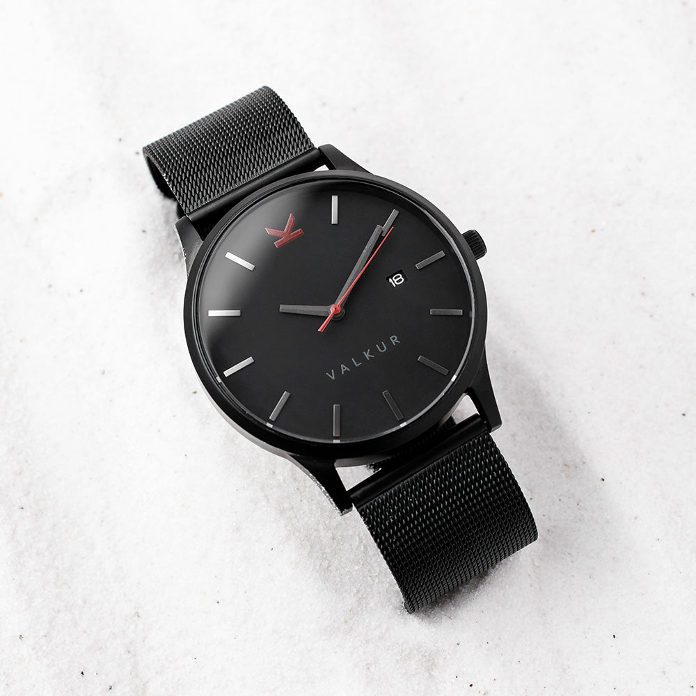 Reloj Valkur para hombre modelo Gunnar X con correa de acero trenzado y caja de acero negro y rojo
