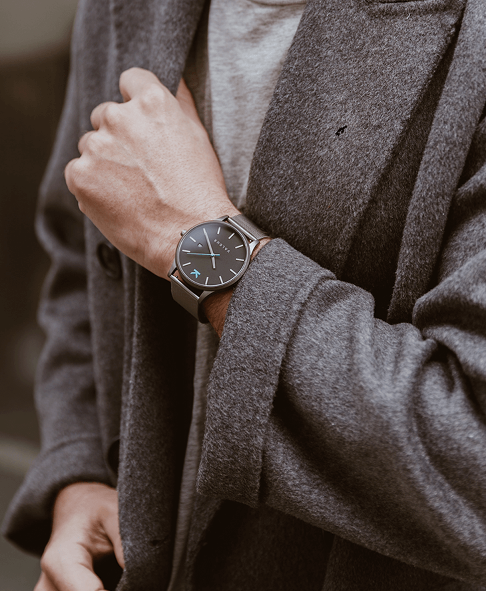 Reloj Valkur para hombre modelo Norell X con correa de acero trenzado y caja de acero negro y azul