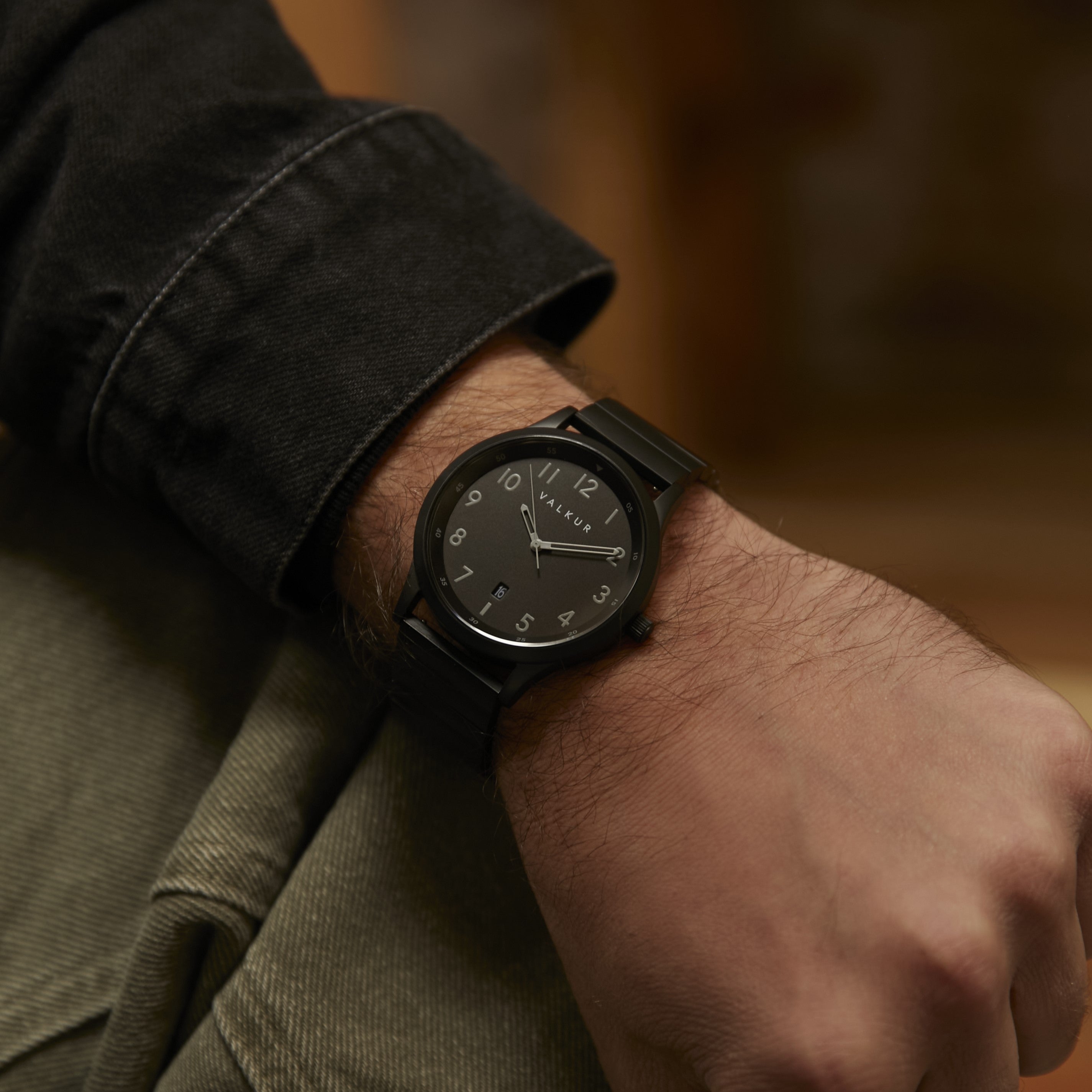 Reloj Valkur para hombres modelo Sieben de acero negro con fondo Negro