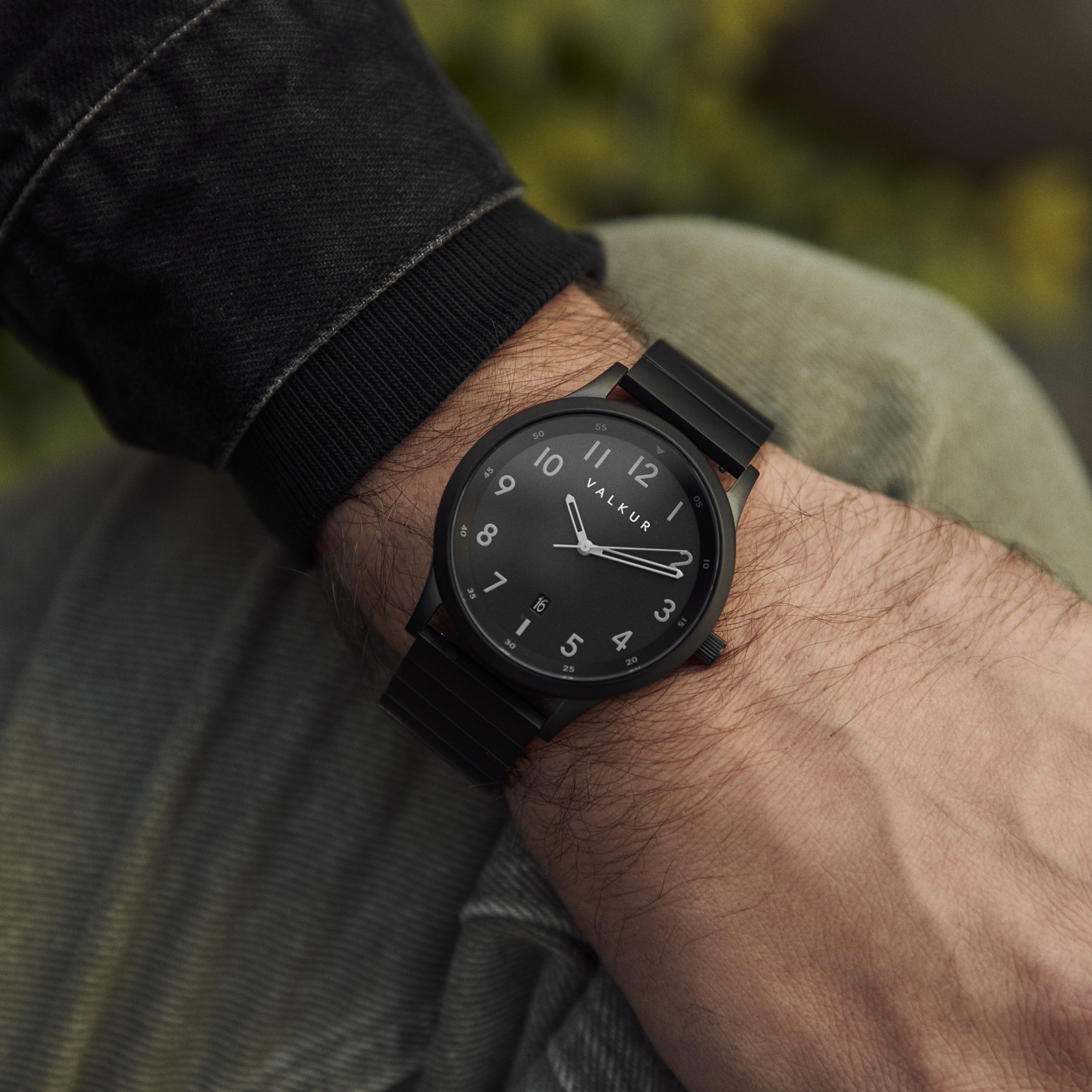 Reloj Valkur para hombres modelo Sieben de acero negro con fondo Negro