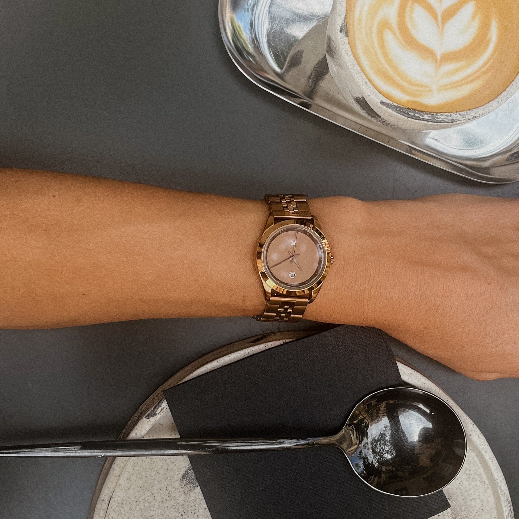 Reloj Valkur para mujeres modelo Brita de acero marron chocolate