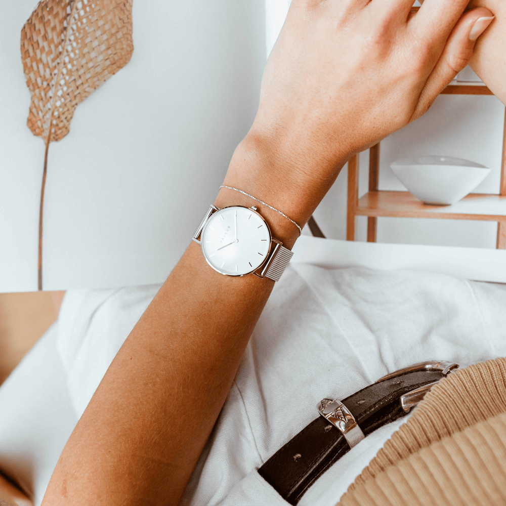 Reloj Valkur para mujer modelo Eyra con correa de acero trenzado y caja de acero blanco y plateado