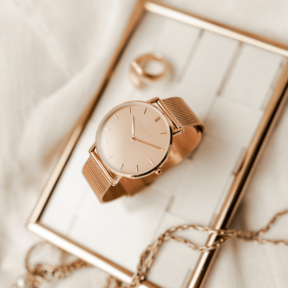 Reloj Valkur para mujer modelo Kaysa con correa de acero trenzado y caja de acero dorado-rose