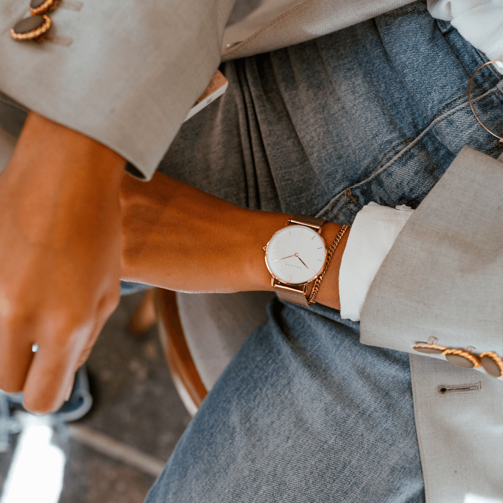 Reloj Valkur para mujer modelo Lena con correa de acero trenzado y caja de acero blanco y dorado