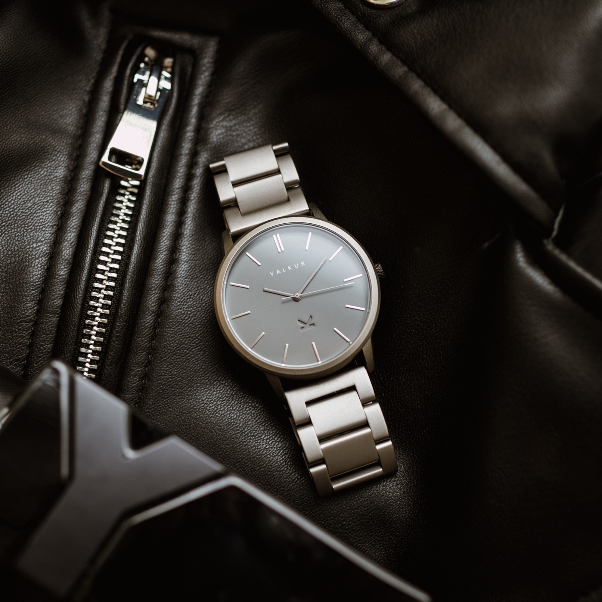 Reloj Valkur para hombre modelo Neven con correa y caja de acero gris oscuro
