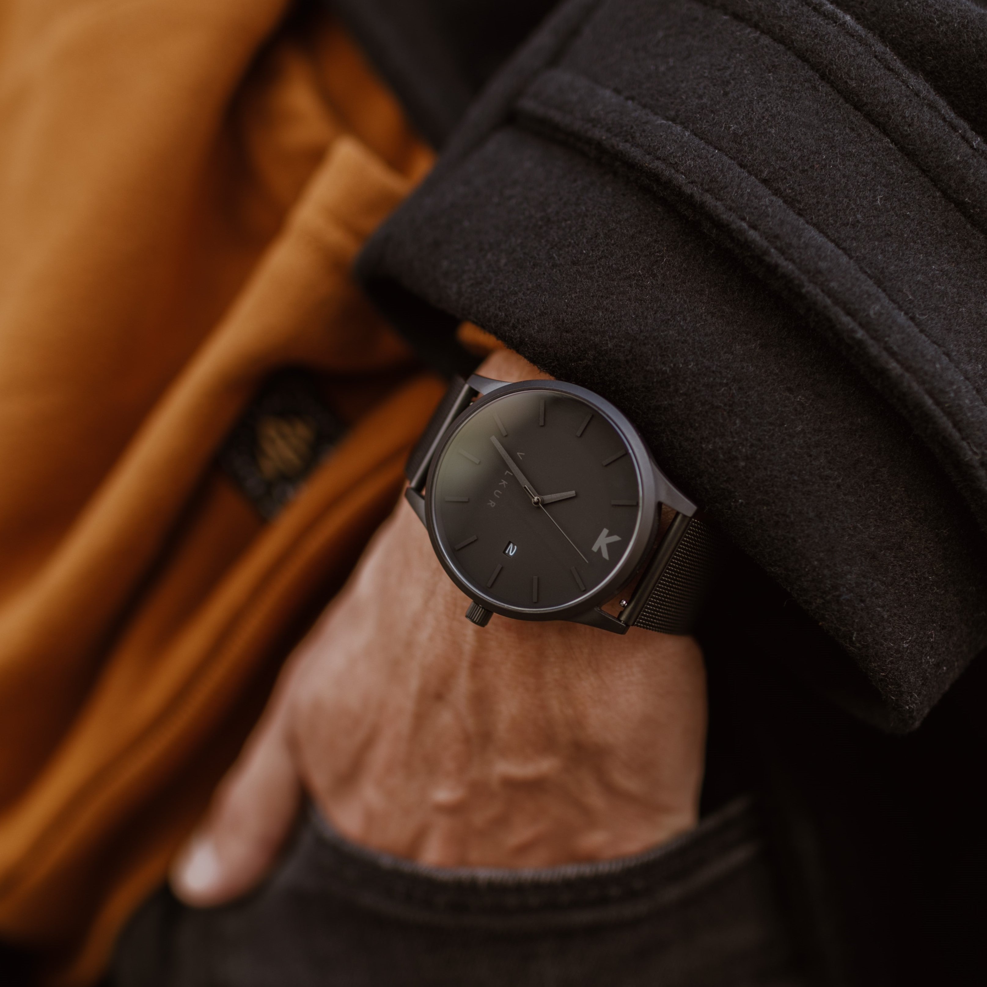 Reloj Valkur para hombre modelo Torolf X con correa de acero trenzado y caja de acero negro
