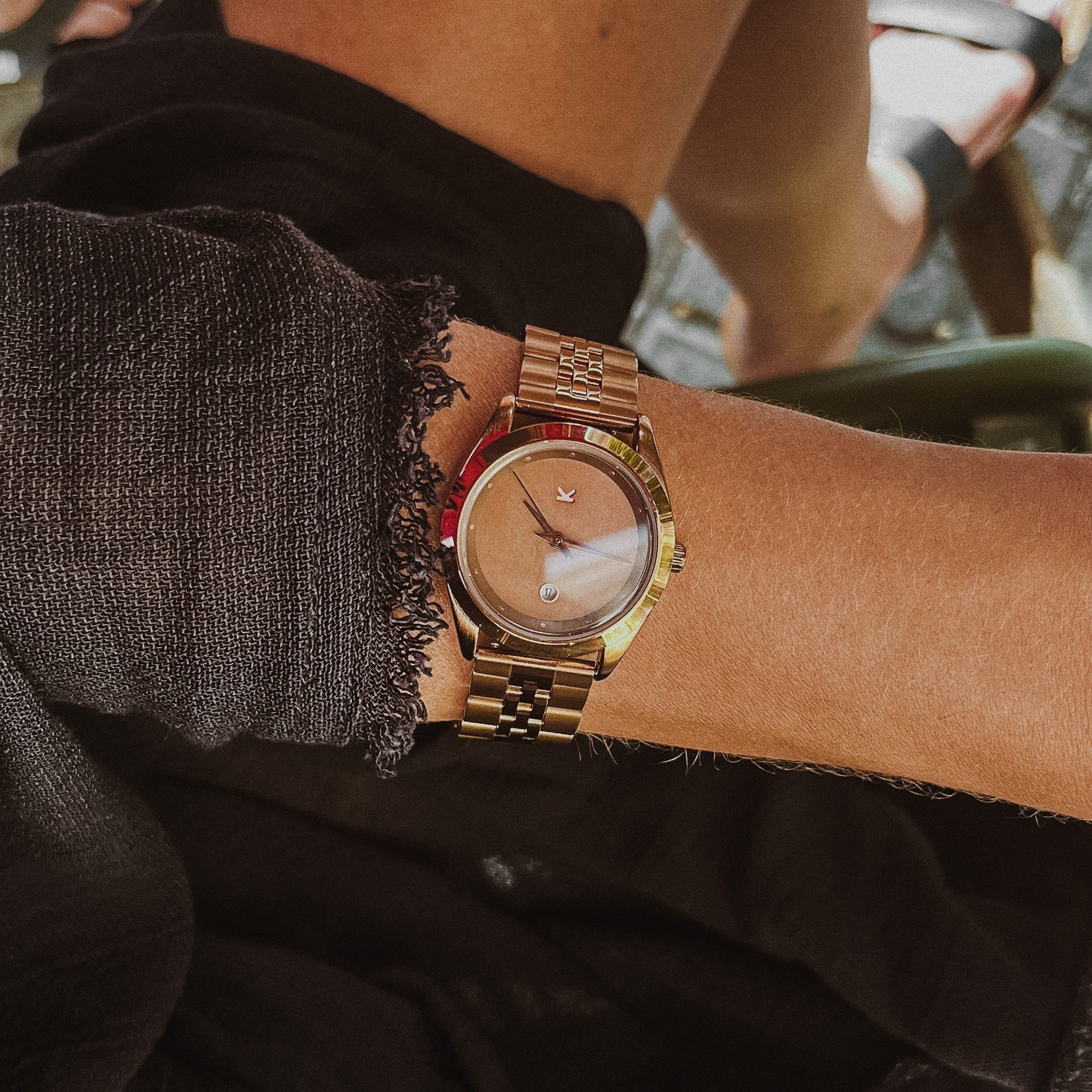 Reloj Valkur para mujeres modelo Brita de acero marron chocolate 
