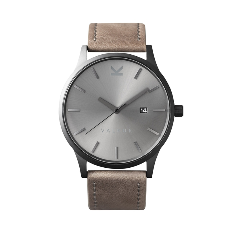 Reloj Valkur para hombre modelo Kartan con correa de cuero genuino arena y caja de acero gris oscuro
