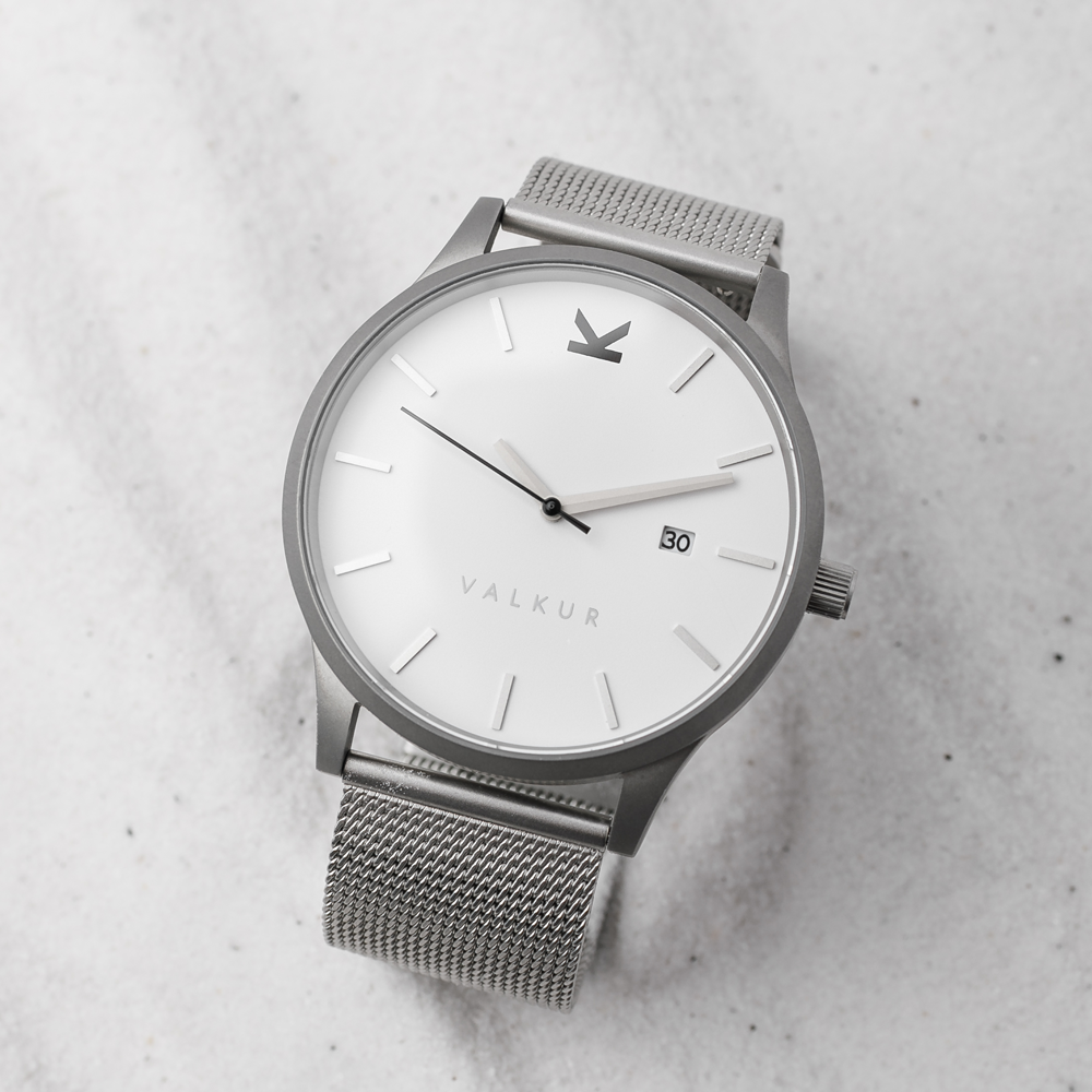Reloj Valkur para hombre modelo Thorben X con correa de acero trenzado y caja de acero blanco y plateado
